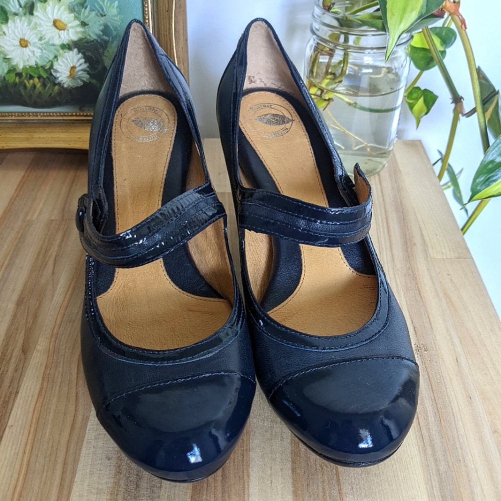 Nurture Brigita Leather Navy Blue Mary Jane Heels 7.5 Round Toe NWOB